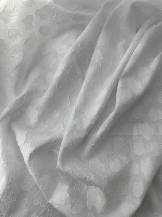 Cotton Lawn, Clip Dot, Amoeba Shapes, White
