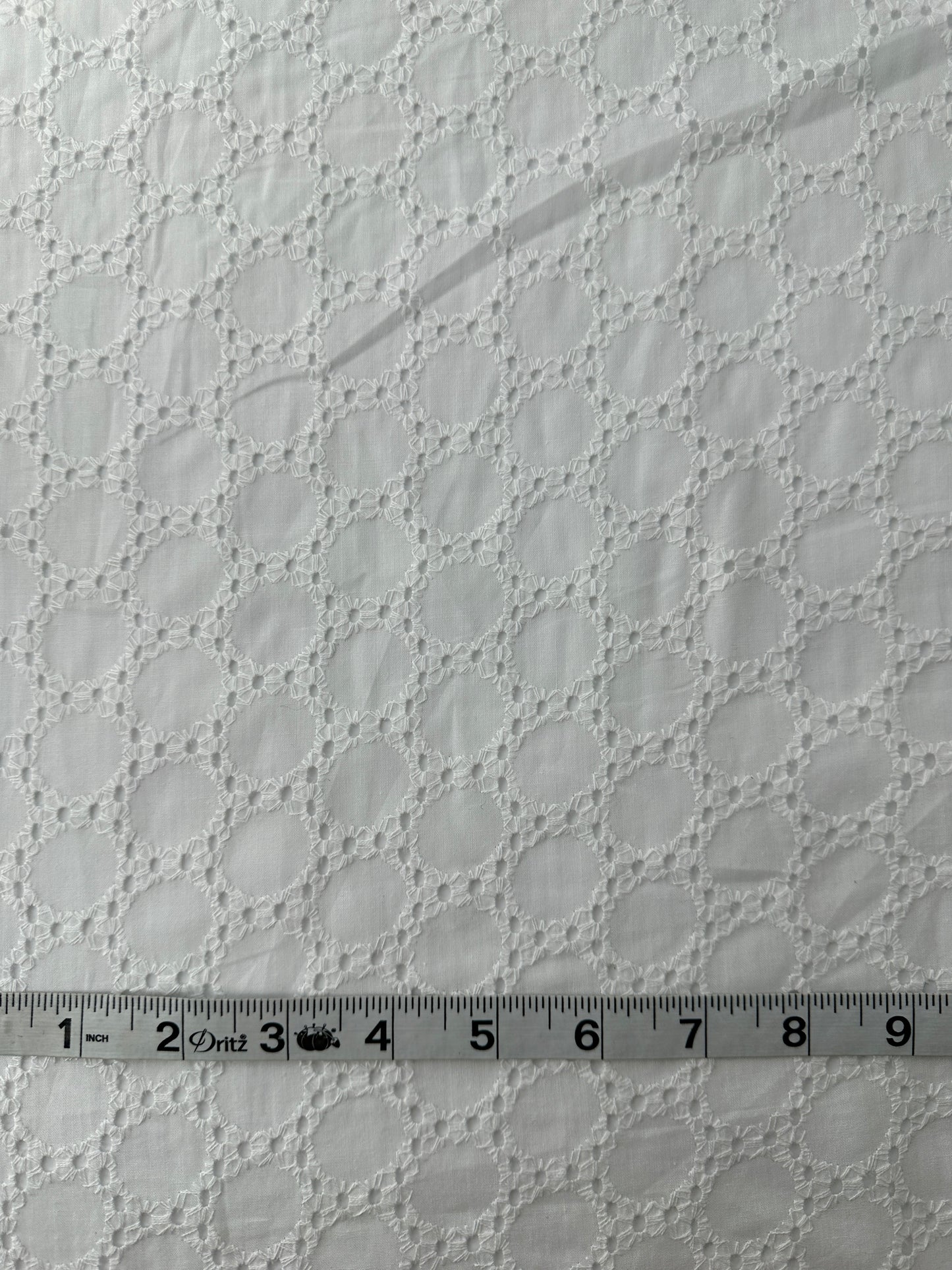 Cotton Eyelet, Circle Motif, 3.15 oz