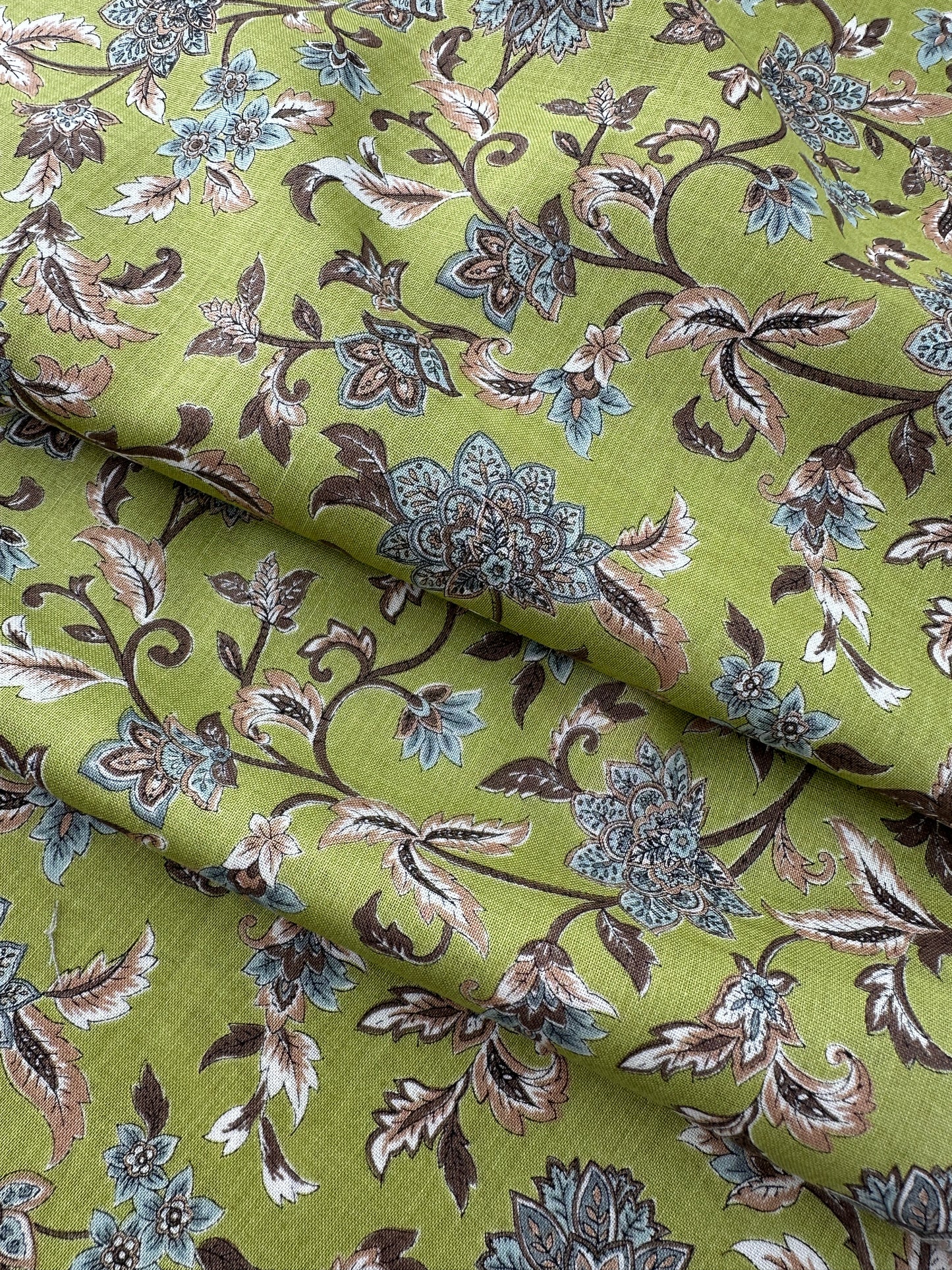 Japanese Cotton, Lightweight Sheeting, Vintage Floral – Leaf Green
