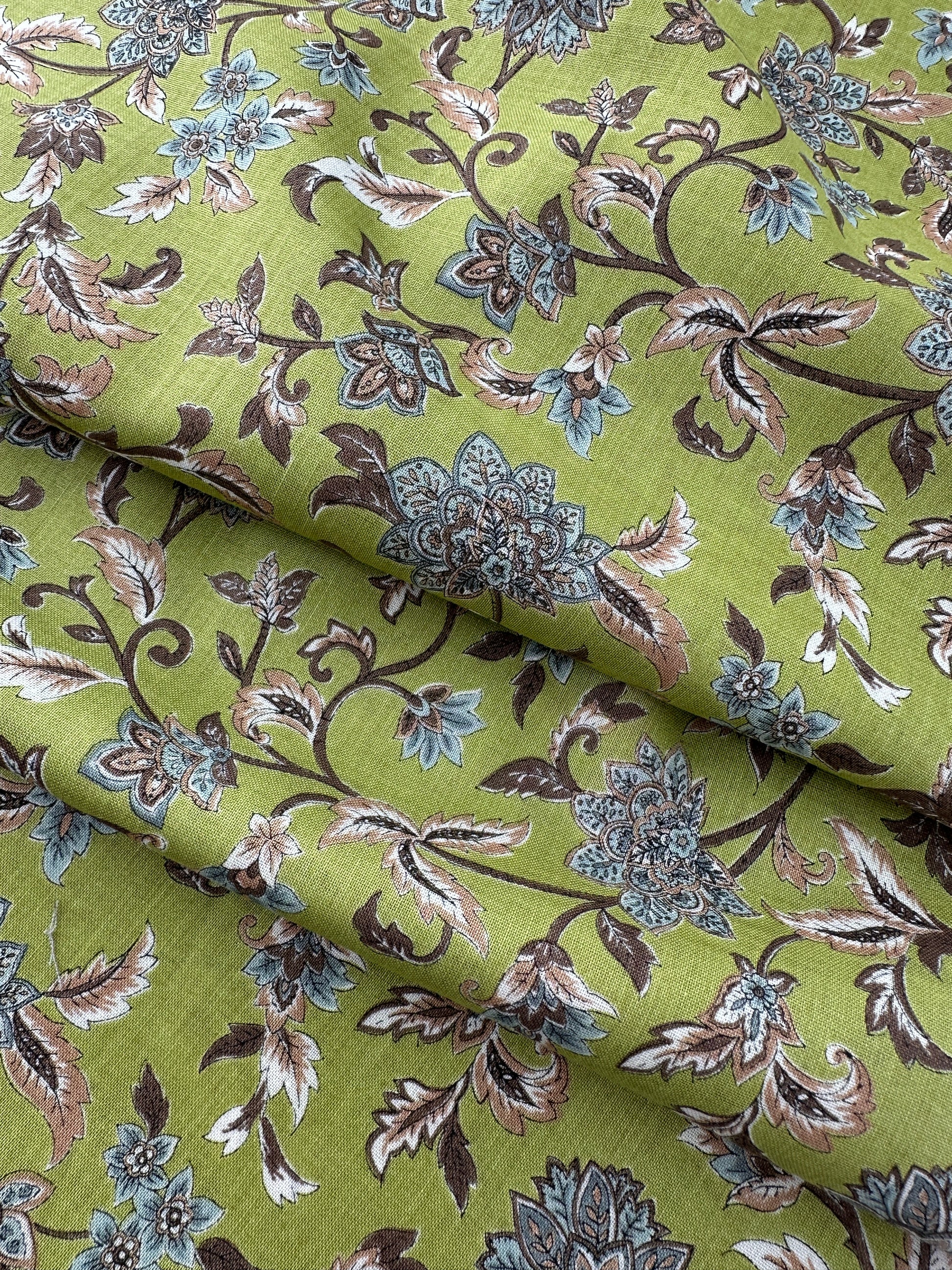 Japanese Cotton, Lightweight Sheeting, Vintage Floral – Leaf Green