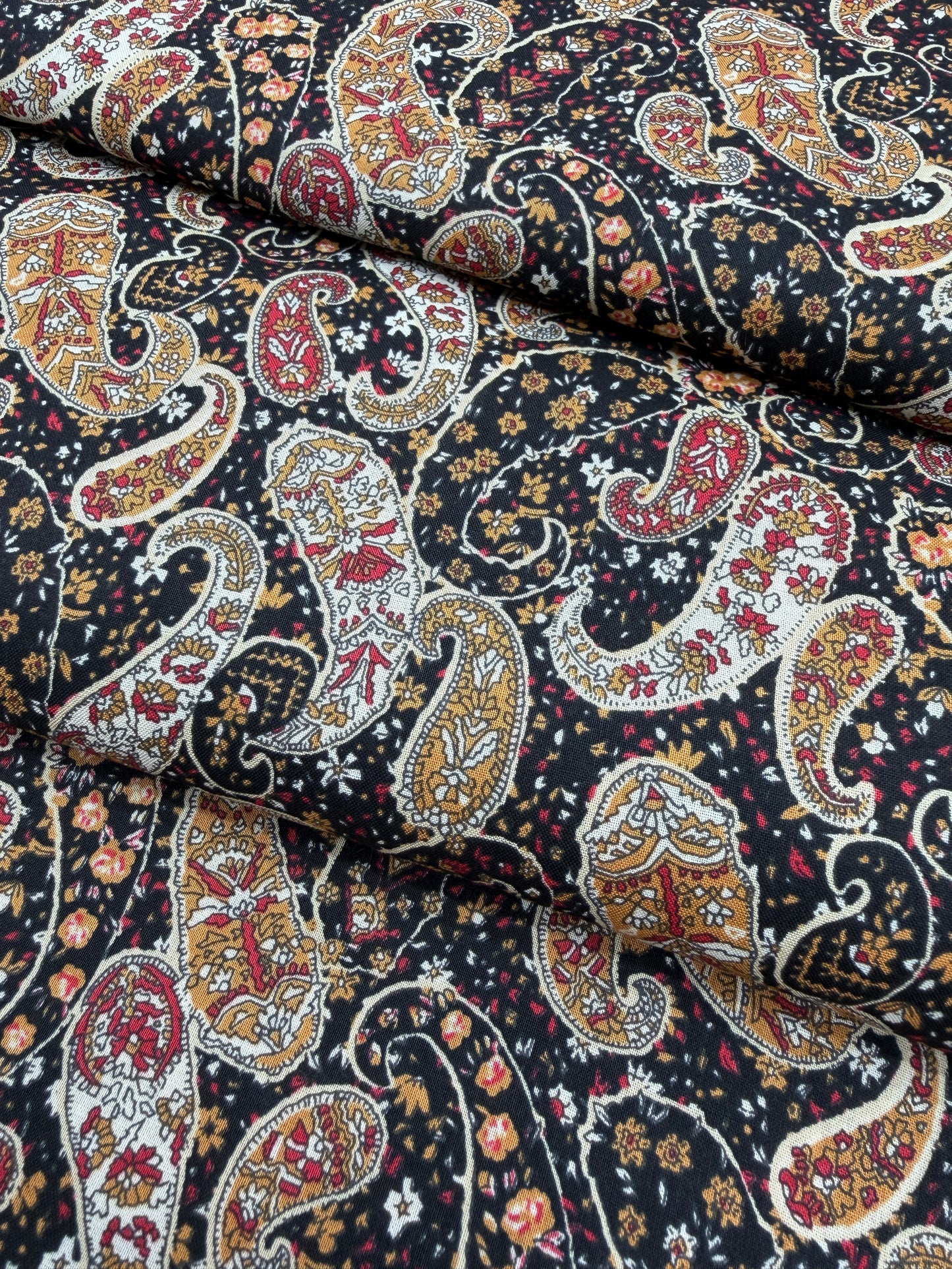 Kokka Cotton Lawn, Paisley - Black