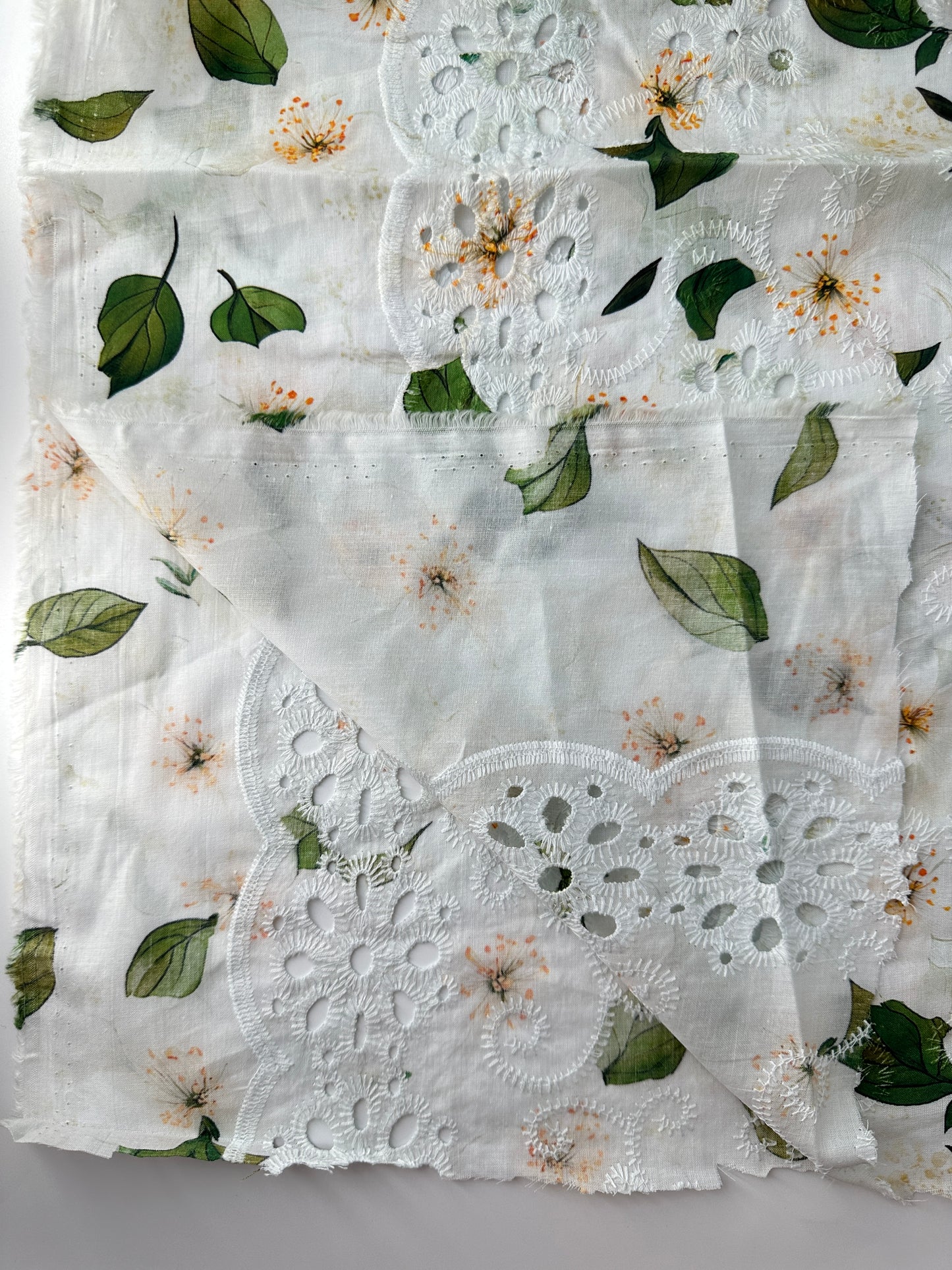 Cotton Lawn Eyelet Digital Print, Ivory Hibiscus, 3.1 oz
