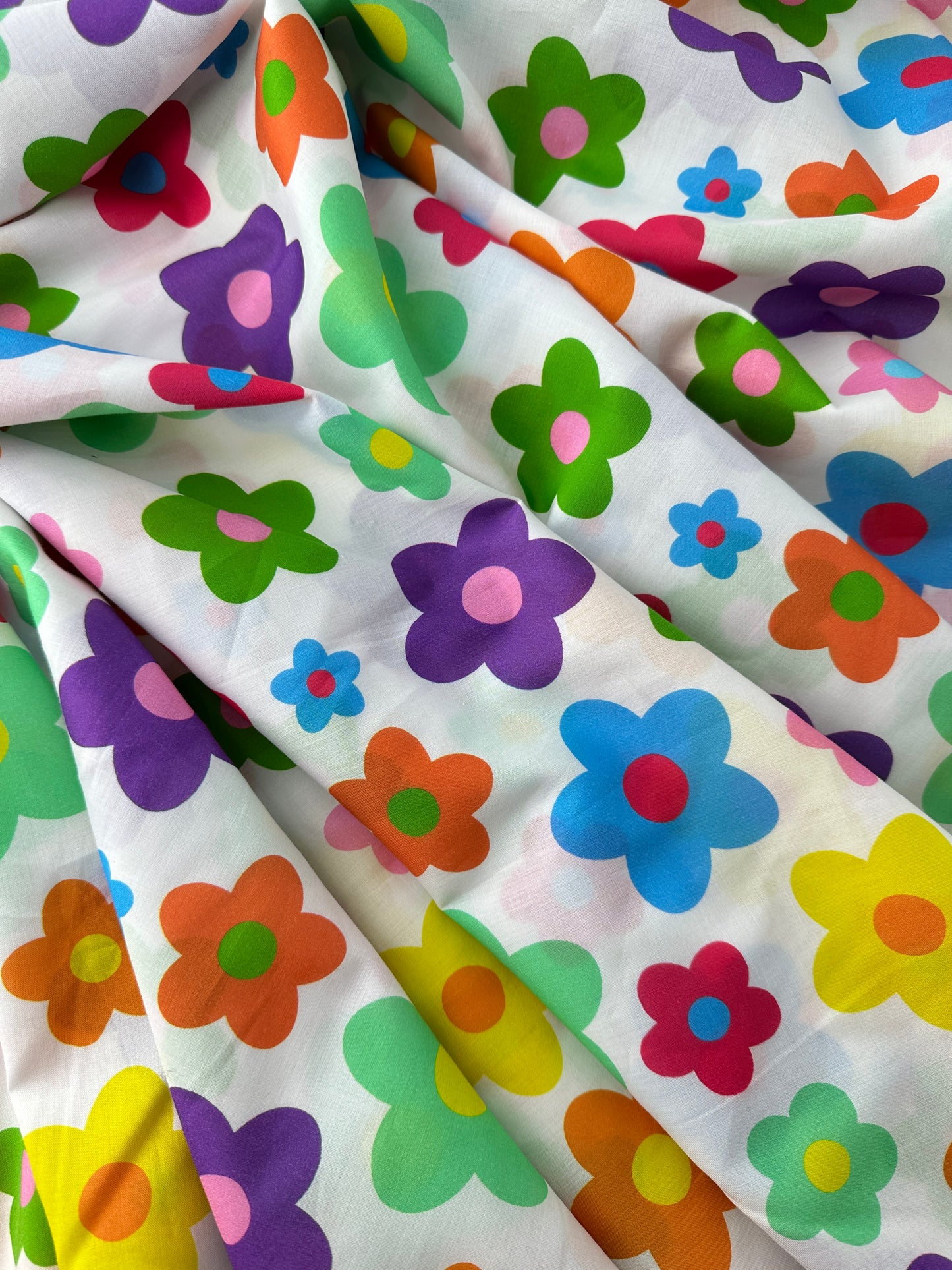 Italian Cotton Lawn, Groovy Flower Print, White Ground, 1.95 oz