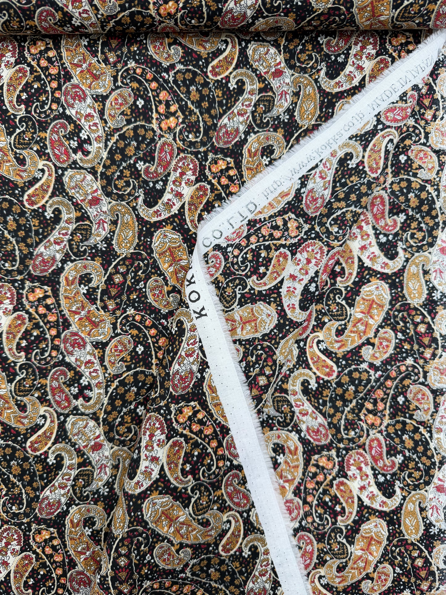 Kokka Cotton Lawn, Paisley - Black