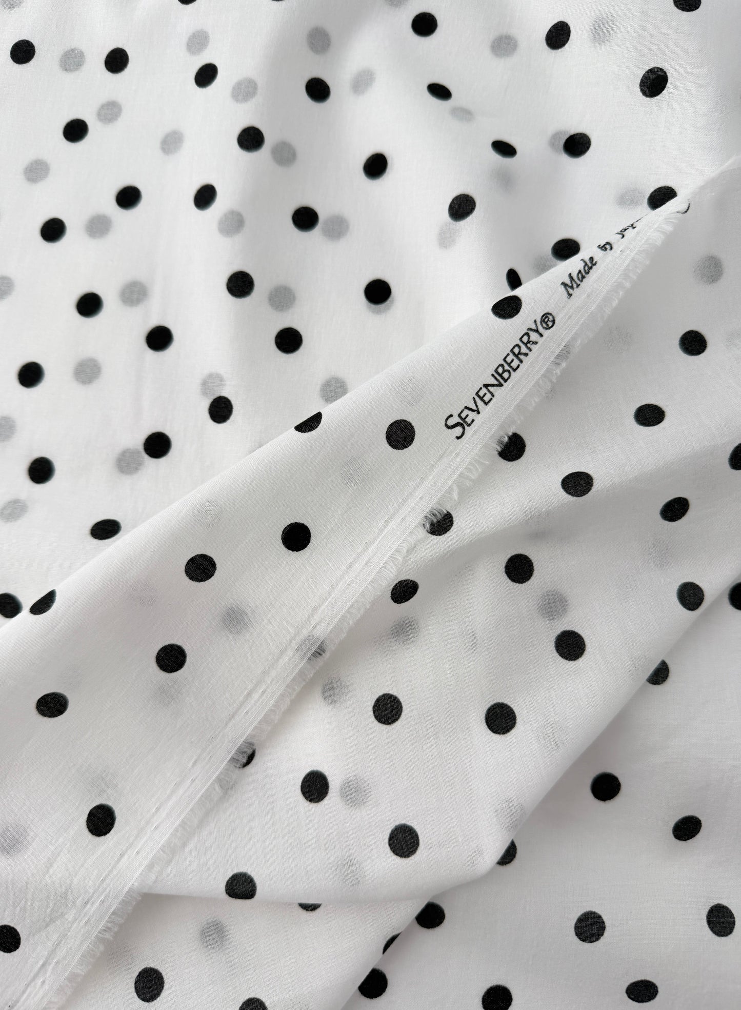 Sevenberry Royal Lawn, Dotted - White