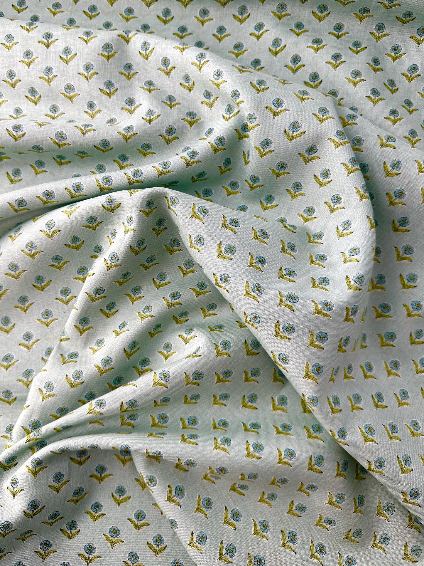 Japanese Cotton, Lightweight Sheeting, Petite Flower – Light Blue
