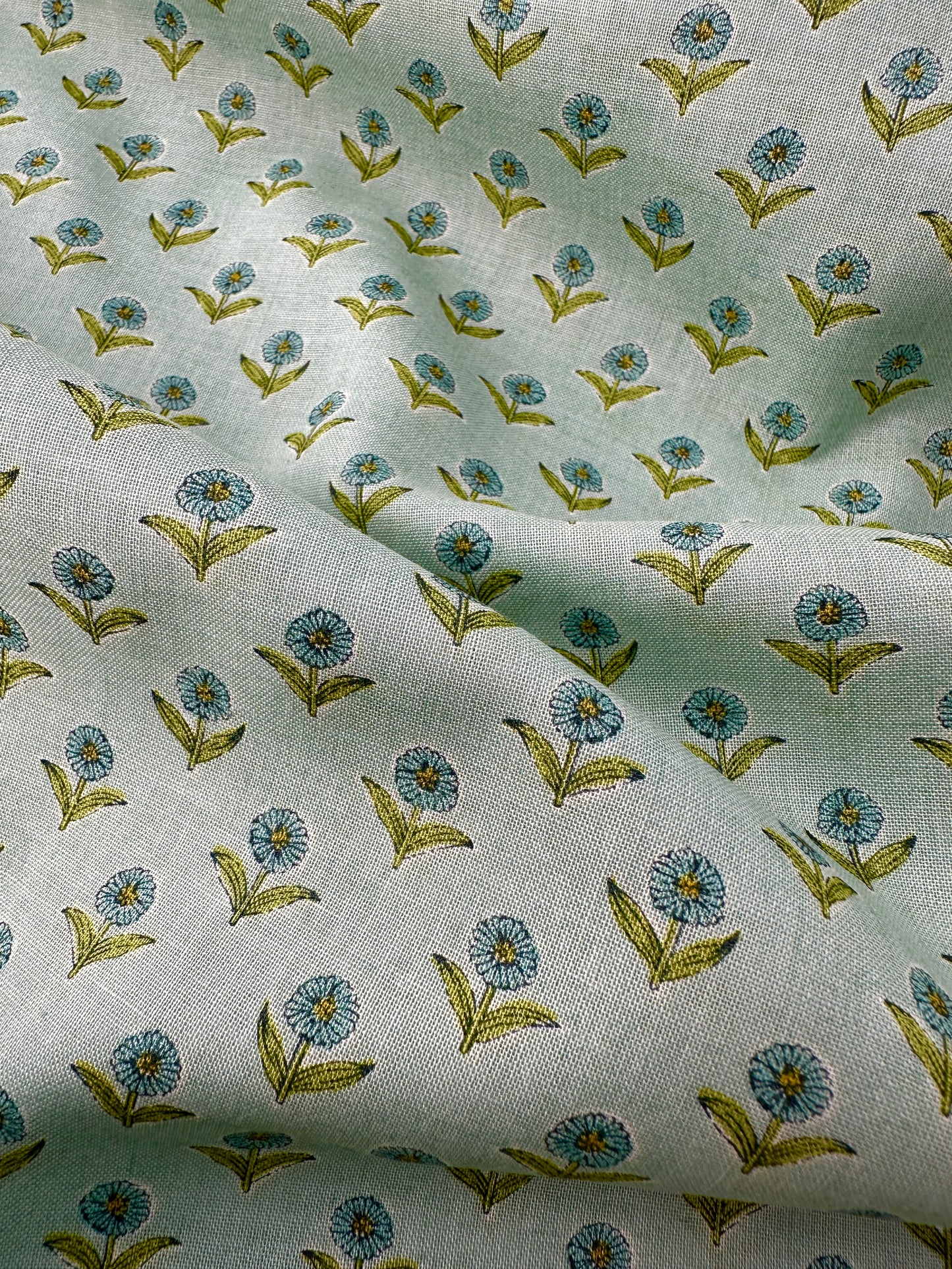 Japanese Cotton, Lightweight Sheeting, Petite Flower – Light Blue