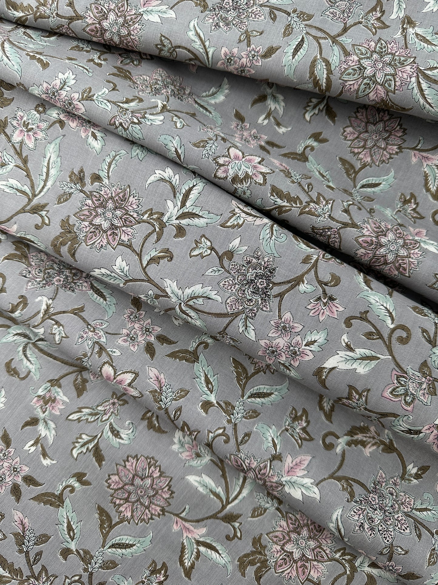 Japanese Cotton, Lightweight Sheeting, Vintage Floral – Leaf Green