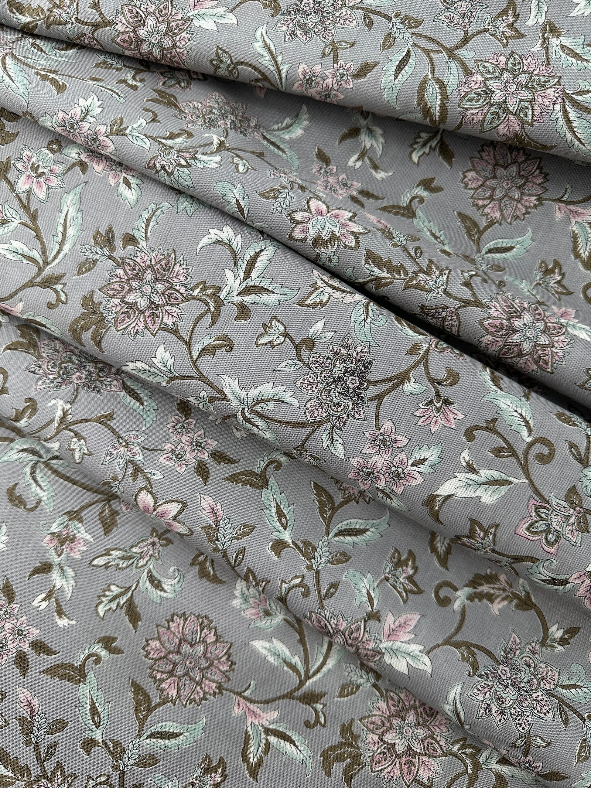 Japanese Cotton, Lightweight Sheeting, Vintage Floral – Leaf Green