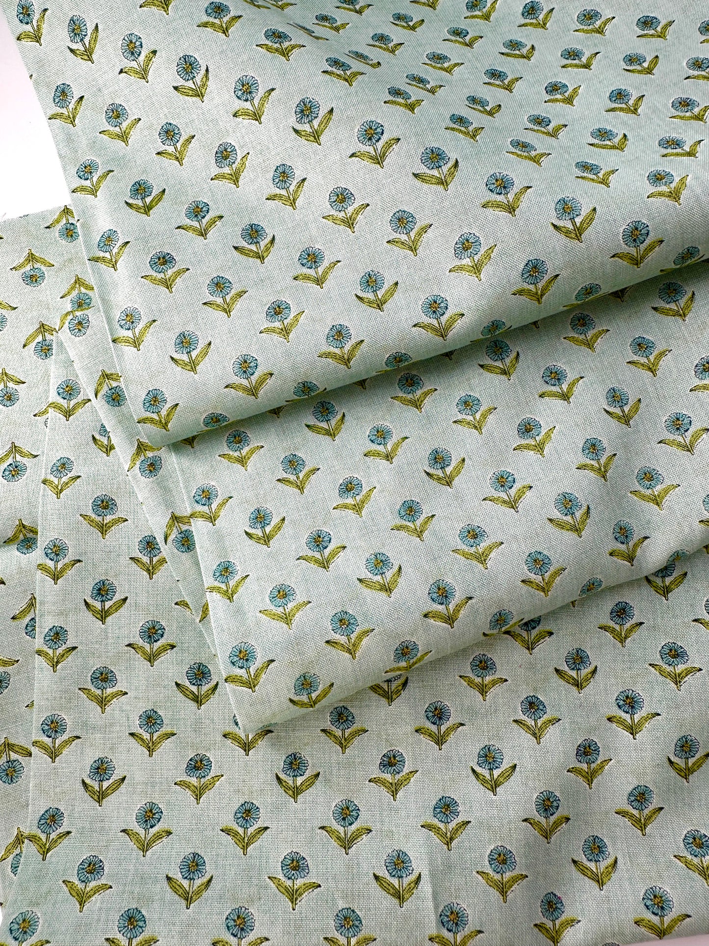 Japanese Cotton, Lightweight Sheeting, Petite Flower – Light Blue