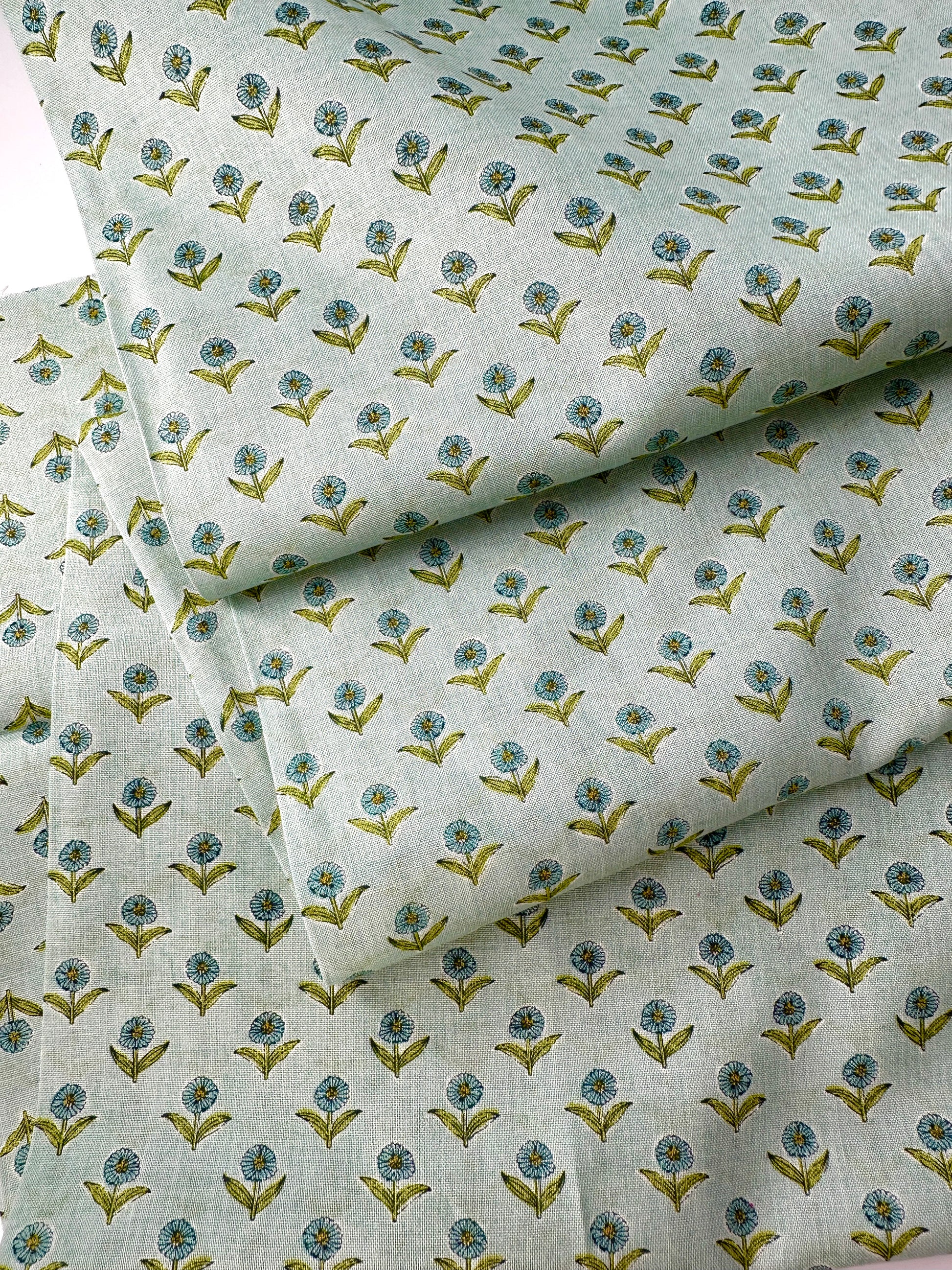 Japanese Cotton, Lightweight Sheeting, Petite Flower – Light Blue