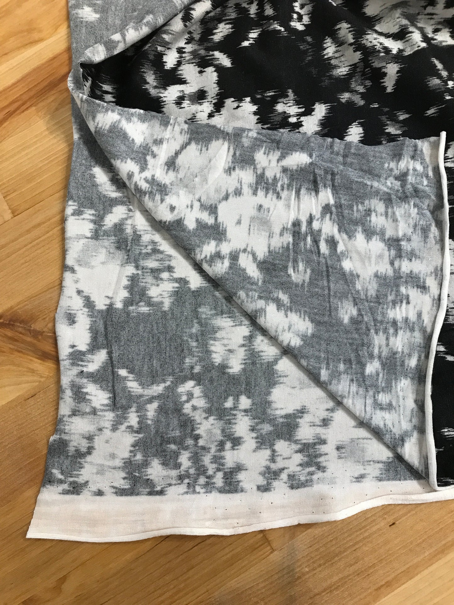Viscose/Spandex Single Jersey, Black & White Print, 175gsm