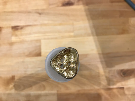 Gold full metal triangle indented 25mm