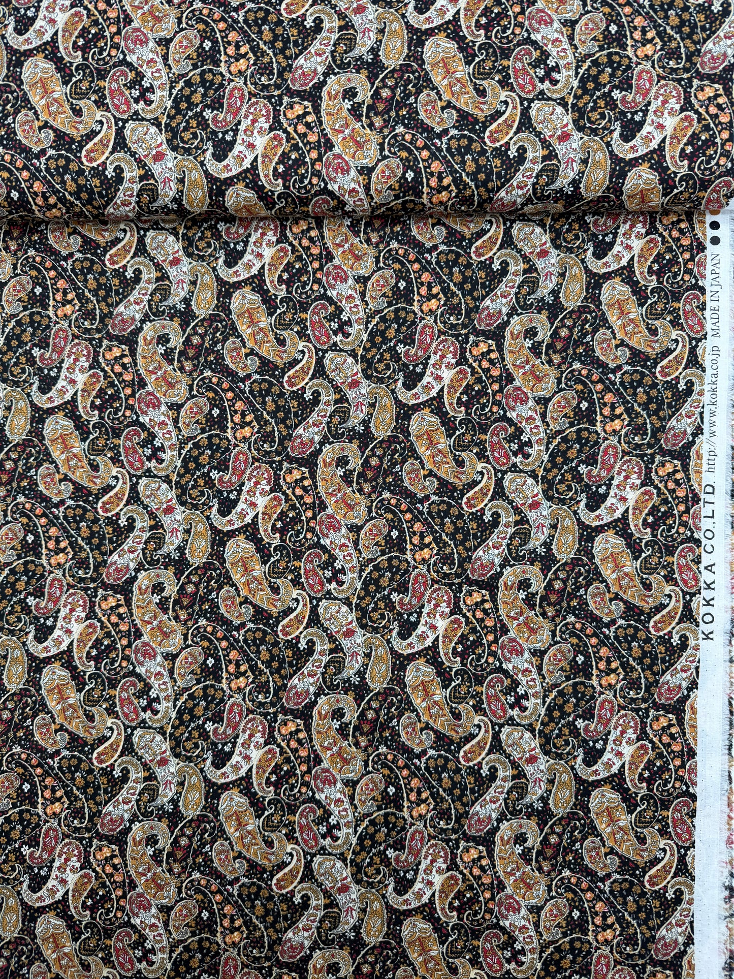 Kokka Cotton Lawn, Paisley - Black