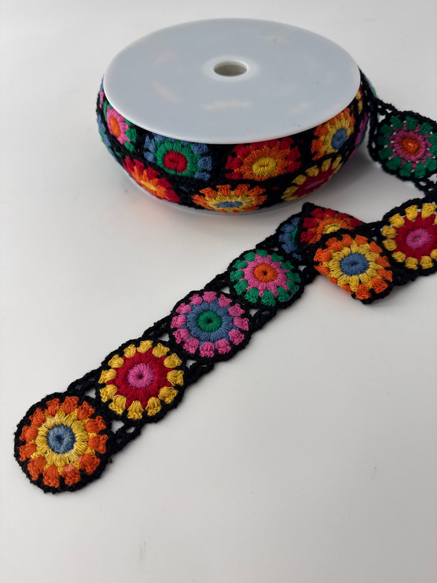 Crochet Trim, Circle Flowers, 2" round